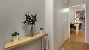Deluxe Studio | Iron/ironing board, bed sheets - Richemont by Homenhancement (Geneva)