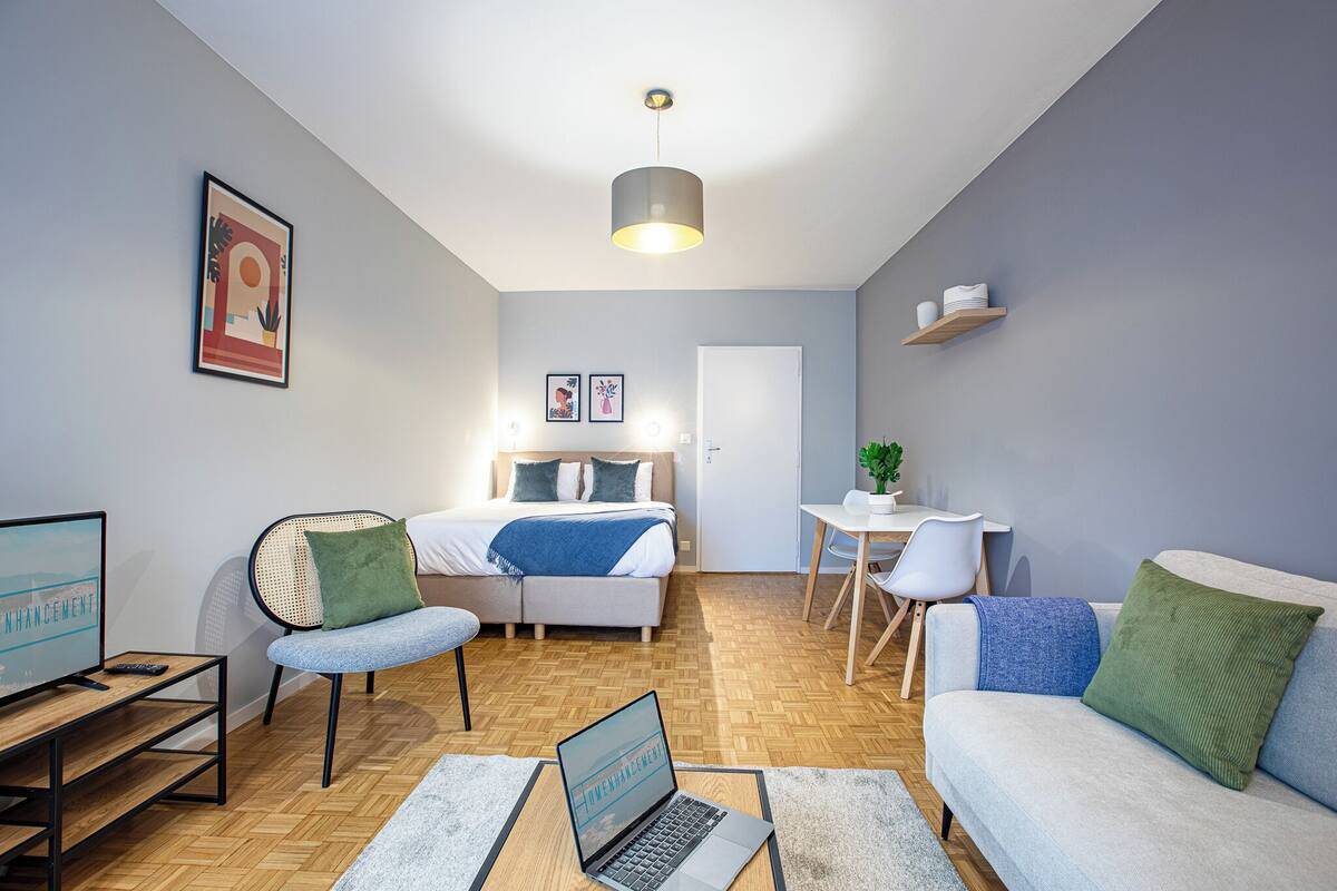 Studio - 23 - 556000 | Iron/ironing board, bed sheets