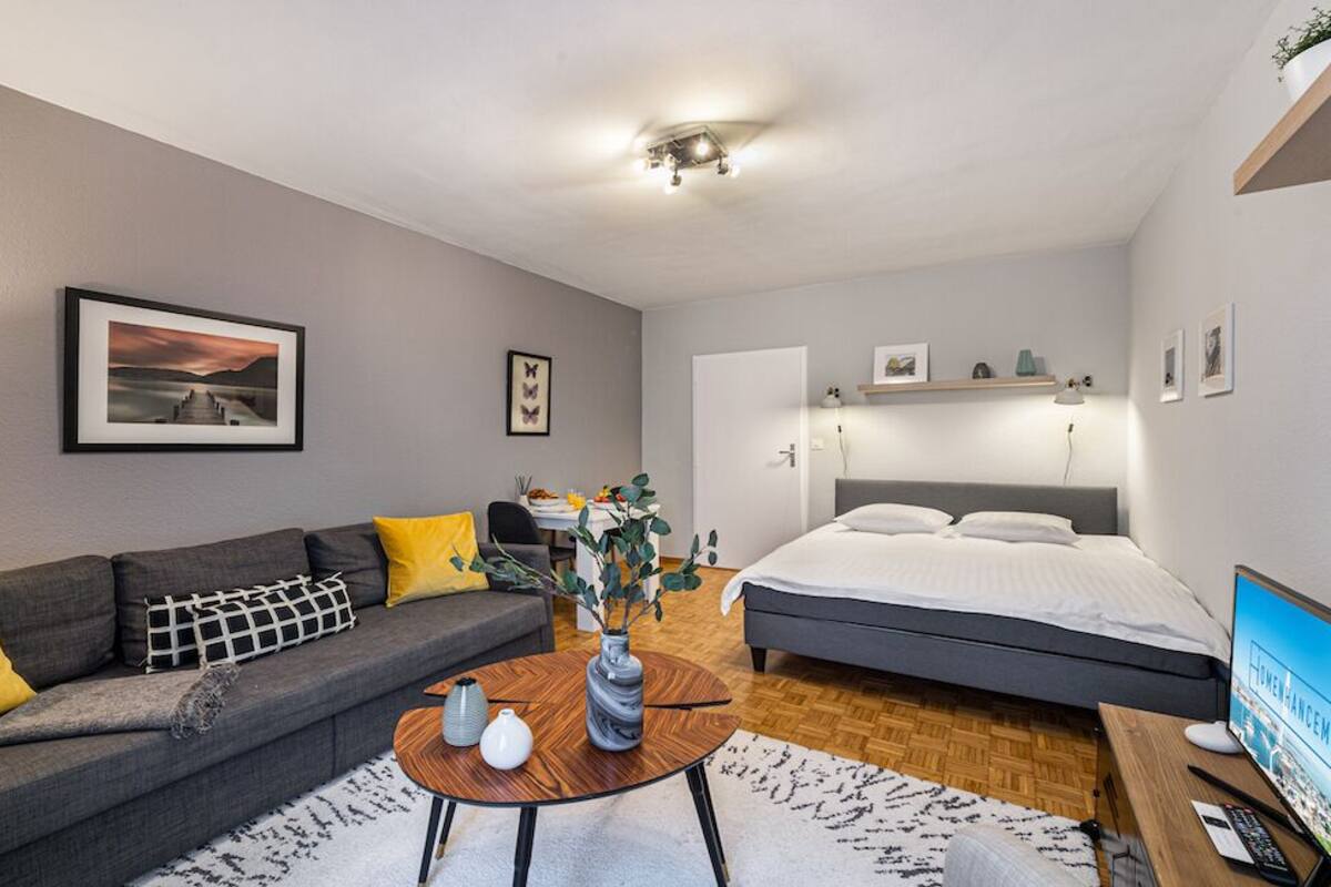 Studio - 32 - 693000 | Iron/ironing board, bed sheets
