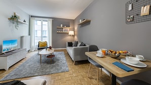 Iron/ironing board, bed sheets - Richemont by Homenhancement (Geneva)