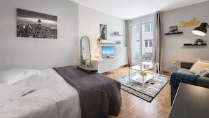 Studio - 34 - 793000 | Iron/ironing board, bed sheets - Richemont by Homenhancement (Geneva)