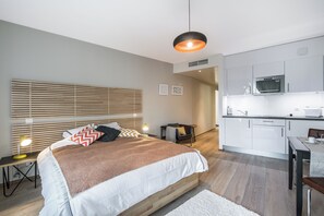 Studio Kota, 1 Tempat Tidur Double, Bebas Asap Rokok | Dapur pribadi | Lemari es, microwave, kompor, dan mesin pembuat kopi/teh