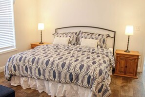 2 bedrooms, desk, iron/ironing board, travel cot - A wonderful 2 bedroom/2 bath rental (1,000 sq (Durango)