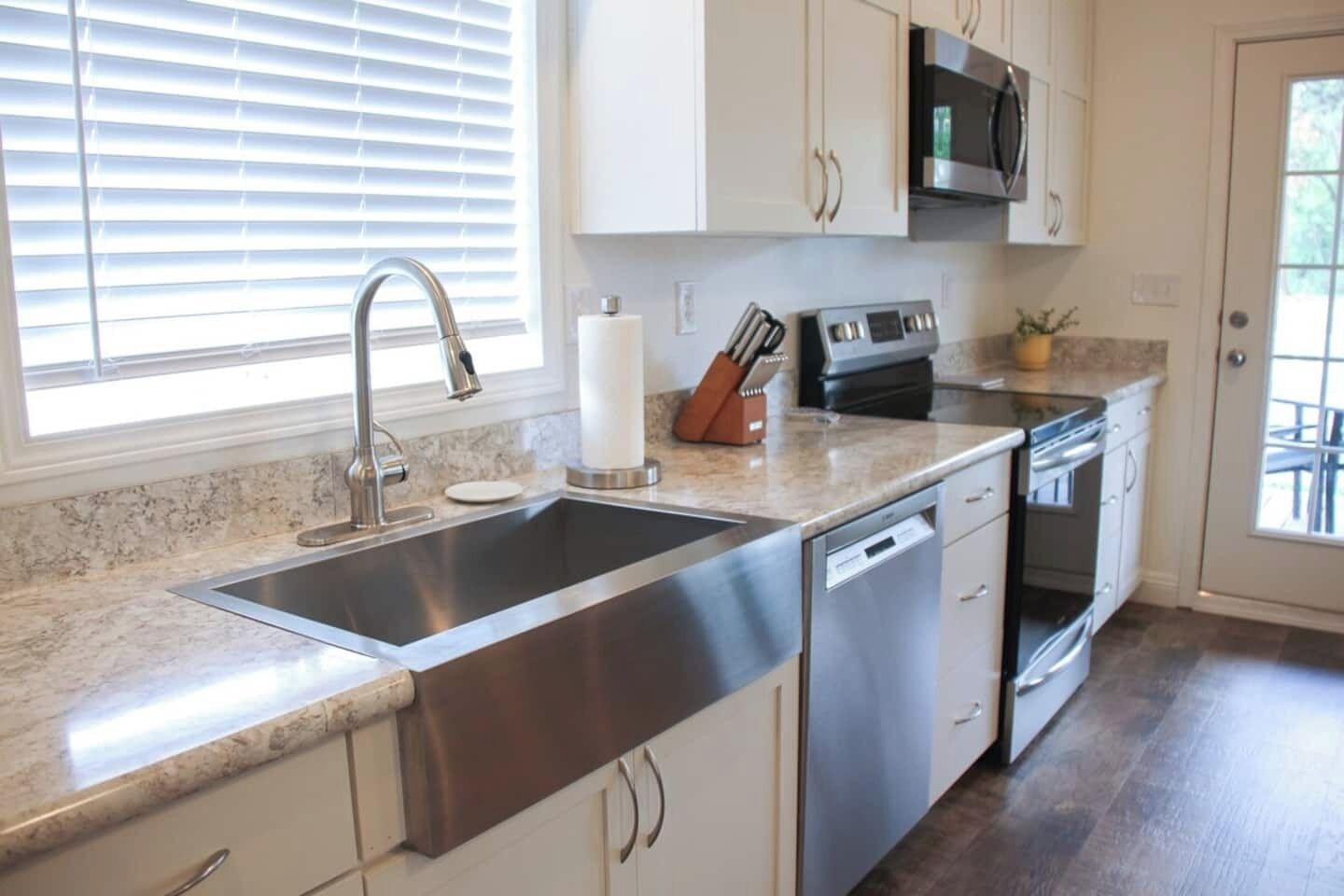 冰箱、微波炉、烤箱、炉灶