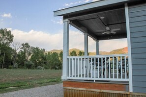 Outdoor dining - A wonderful 2 bedroom/2 bath rental (1,000 sq (Durango)