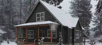 The Packwood Wolf Den - In the ❤️ of Packwood! Hot tub!