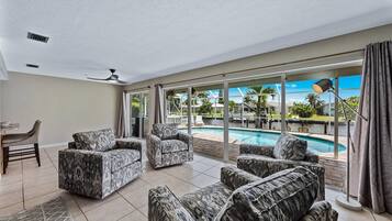 House (Villa Sorrento) | Living room | TV, DVD player