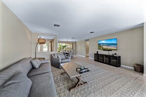 House (Villa Sorrento) | 3 bedrooms, desk, free WiFi - Villa Sorrento (Cape Coral)
