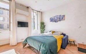 1 dormitori, planxa i posts de planxar, wifi i roba de llit 