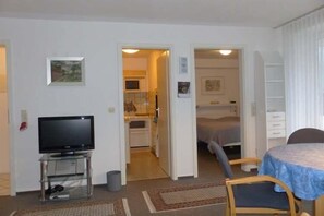 2 bedrooms, iron/ironing board, free WiFi, bed sheets - . (Wyk)