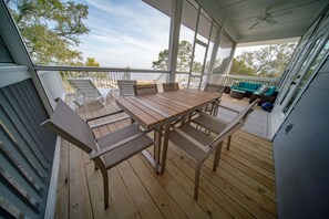 Outdoor dining - Quiet, Bayfront Seclusion w/ Pond, Dogs Welcome! (Eastpoint)
