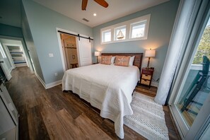 4 bedrooms, iron/ironing board, WiFi, bed sheets - Quiet, Bayfront Seclusion w/ Pond, Dogs Welcome! (Eastpoint)