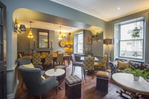 Lounge - The King's Arms (Dorchester)