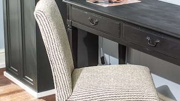 Cosy Double Room | Individually decorated, individually furnished, desk, iron/ironing board