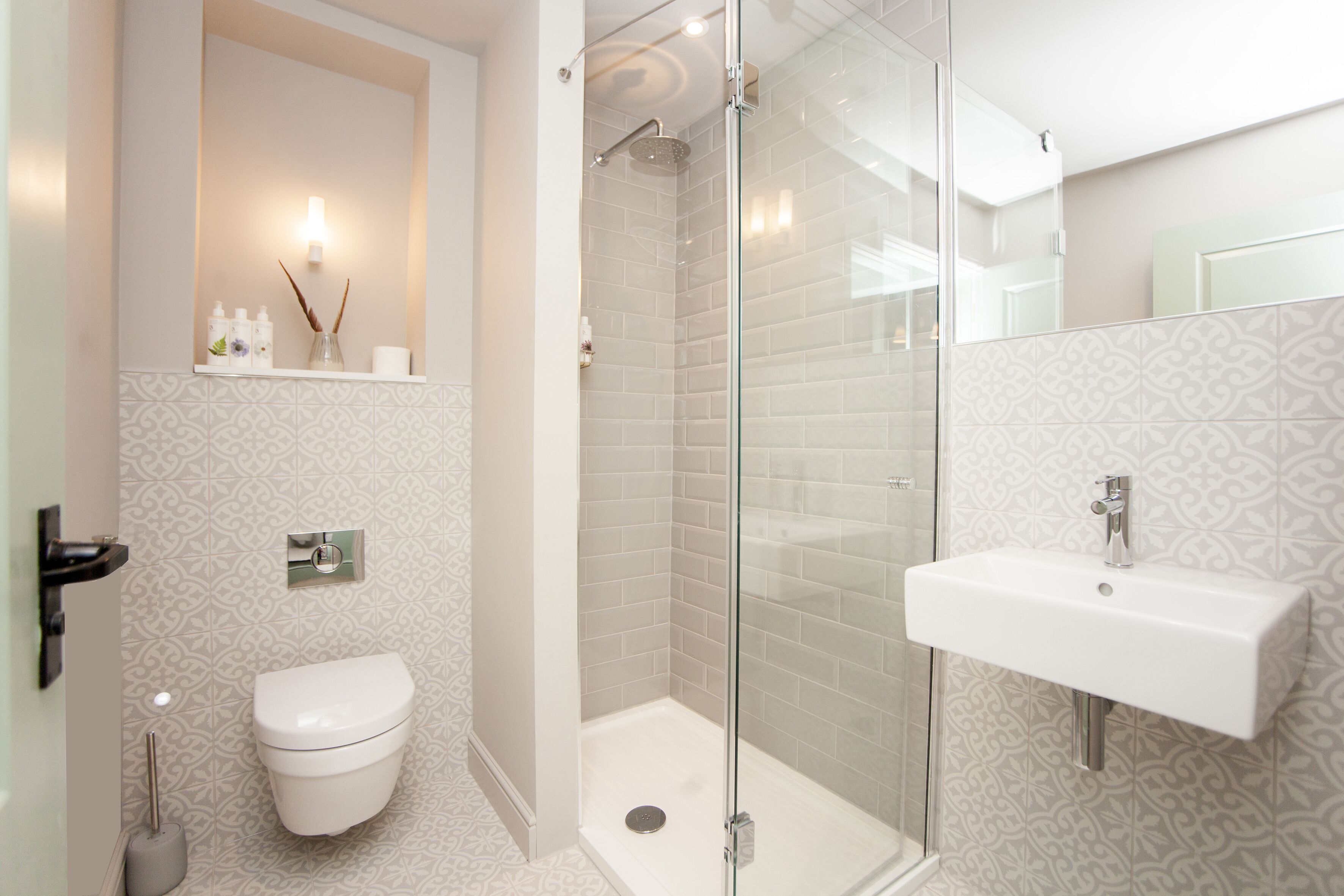 Snug Double Room | Bathroom | Free toiletries, hair dryer, towels