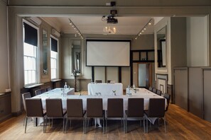 Meeting facility - The King's Arms (Dorchester)