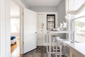 2 makuuhuonetta, työpöytä, silitysrauta/-lauta, ilmainen Wi-Fi