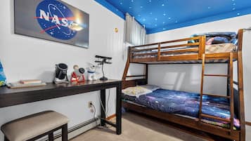 3 bedrooms, iron/ironing board, free WiFi, bed sheets