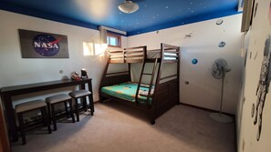 3 bedrooms, desk, iron/ironing board, travel crib