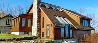 Mountain Views 3BR - Pet Friendly, Hot Tub & Projector