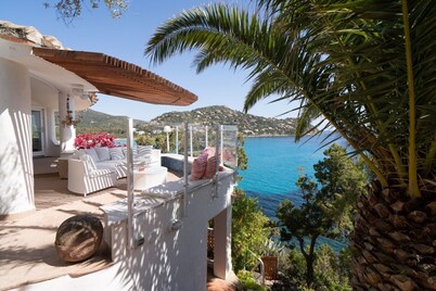 Luxurious Seafront Villa With Pool and Private Rocky Beach