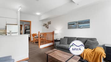 Televisión y chimenea