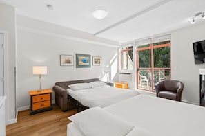 Iron/ironing board, free WiFi, bed sheets