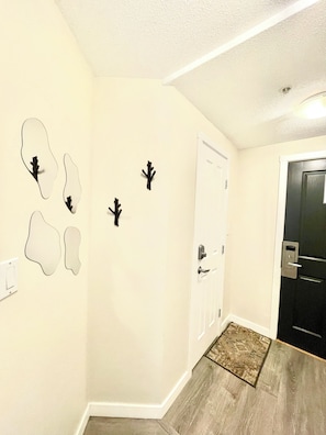 Interior - Alpenglow Lodge Bear Wonder One-Bedroom by MVA (Whistler)