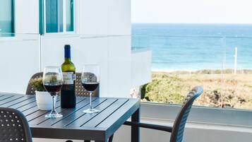 Comfort Apartment, 1 Bedroom, Partial Ocean View | Teres/patio