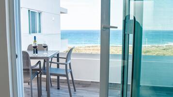 Comfort Apartment, 1 Bedroom, Partial Ocean View | Teres/patio