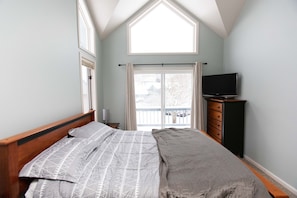 3 makuuhuonetta, silitysrauta/-lauta, ilmainen Wi-Fi, vuodevaatteet