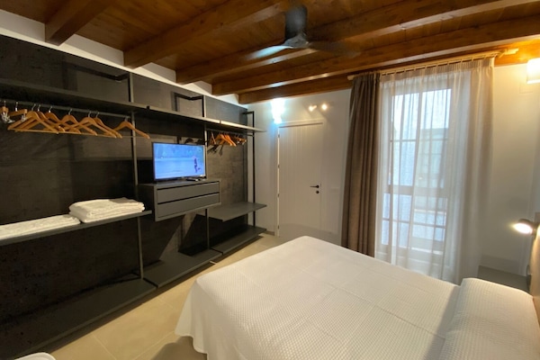 3 soverom, safe på rommet, strykejern/-brett og reiseseng for barn