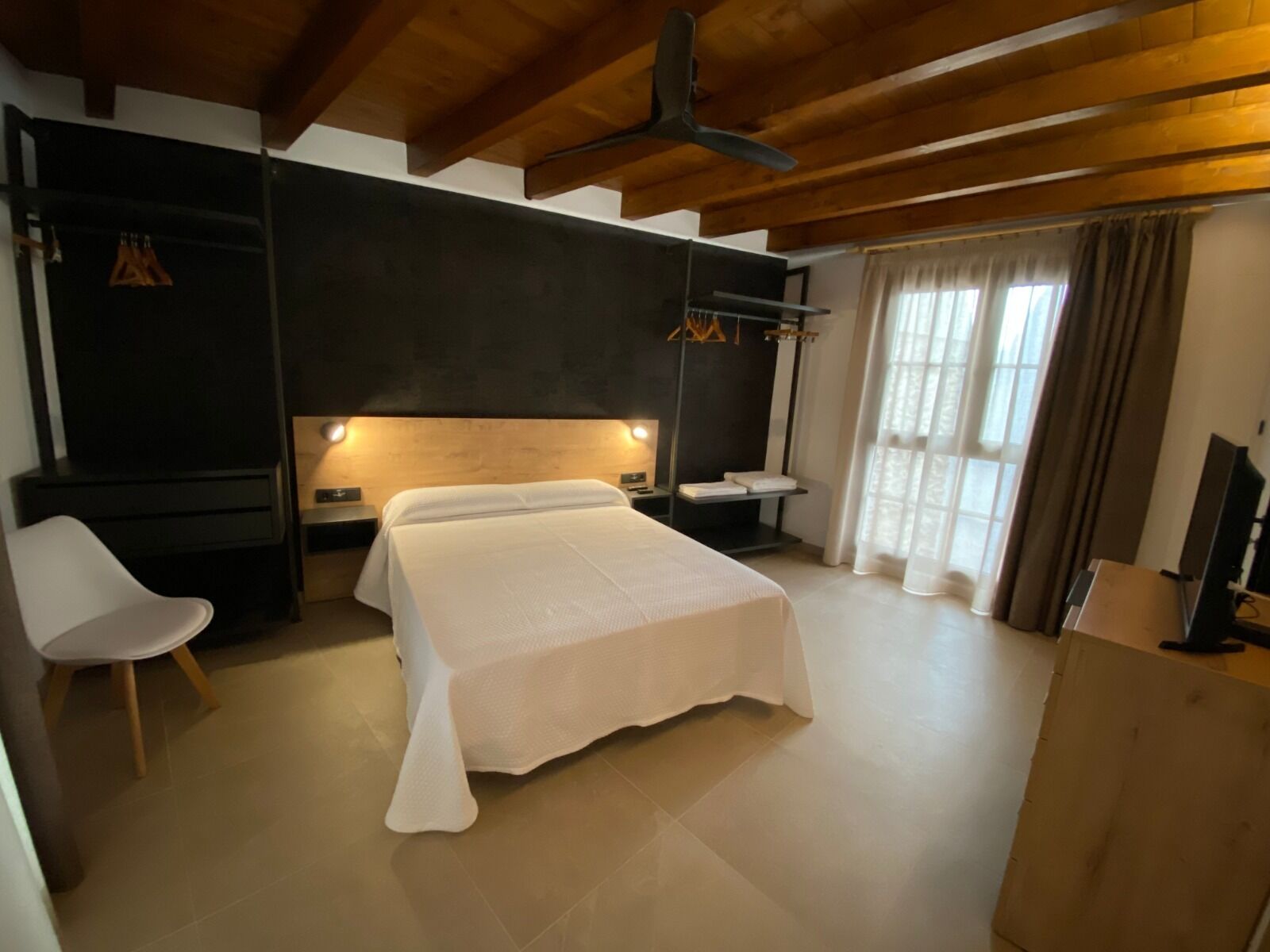 3 slaapkamers, een kluis op de kamer, een strijkplank/strijkijzer