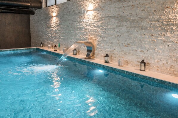 Couples treatment room(s), sauna, hot tub, steam room