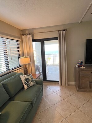 Smart TV, DVD player, books