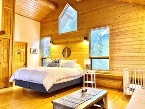 3 عدّة غرف نوم ومكتب ومكواة/لوح كي وأسرّة أطفال/رضّع