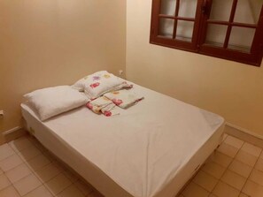 4 bedrooms, iron/ironing board, free WiFi