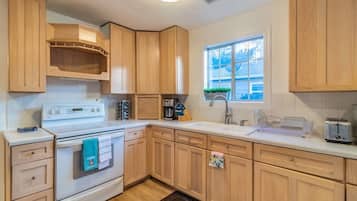 Frigorífic, microones, forn i placa de cuina