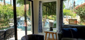 Smart TV, fireplace - An Oasis with cascading waterfalls in your backyard  (Gilbert)
