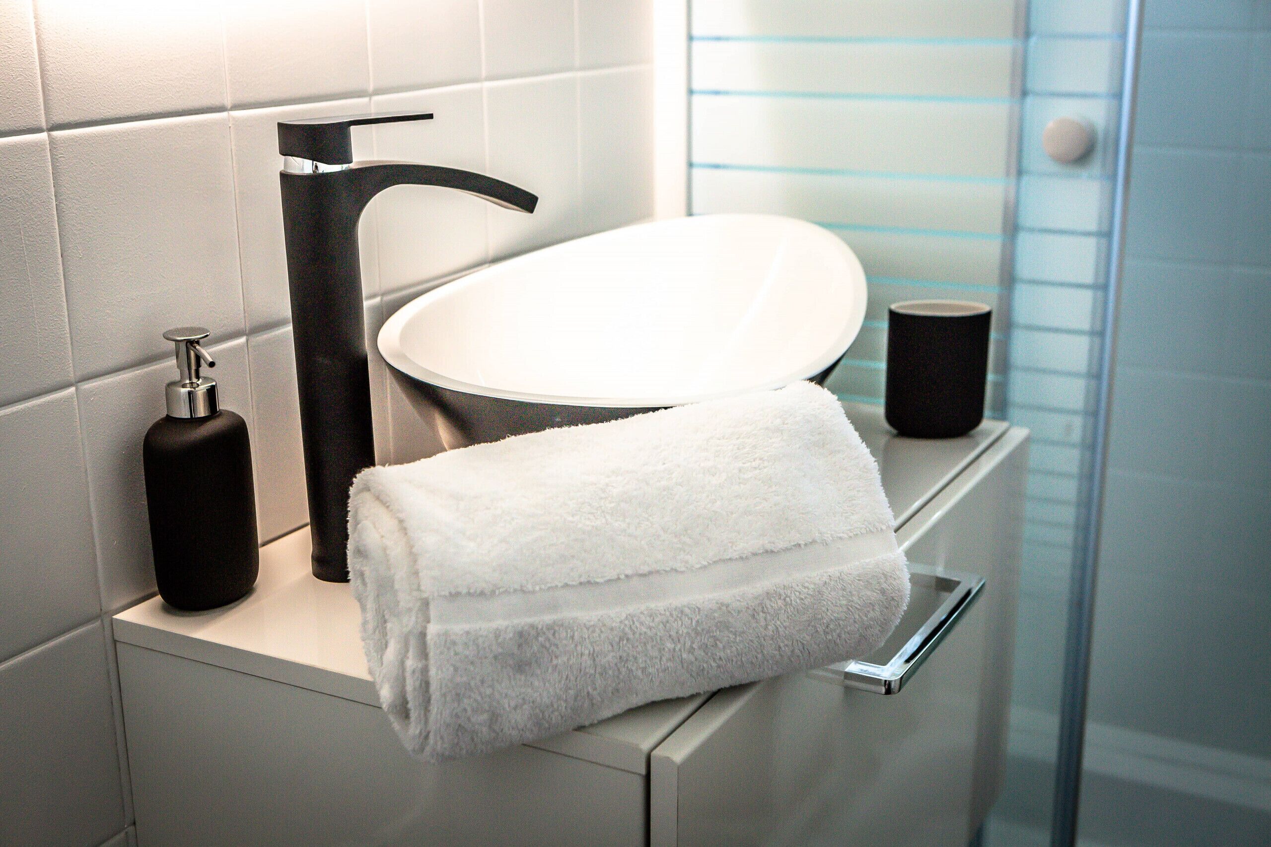 Een douche, handdoeken