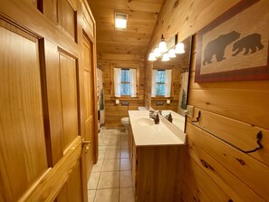 Combined shower/bathtub, hair dryer, towels, toilet paper - Peaceful Creekside Retreat at the foot of Mt. Mitchell!  (Burnsville)