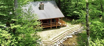 Peaceful Creekside Retreat at the foot of Mt. Mitchell! 