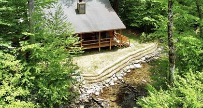 Peaceful Creekside Retreat at the foot of Mt. Mitchell!