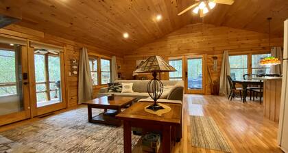 Peaceful Creekside Retreat at the foot of Mt. Mitchell!
