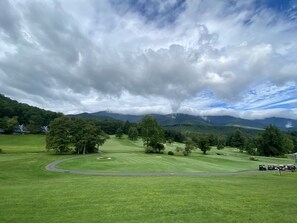 Golf - Peaceful Creekside Retreat at the foot of Mt. Mitchell!  (Burnsville)