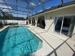 4 bedrooms, desk, free WiFi