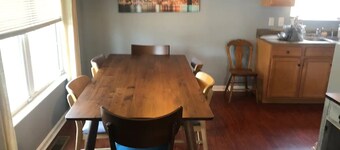 3 Bedroom Home | 15 minutes to Downtown