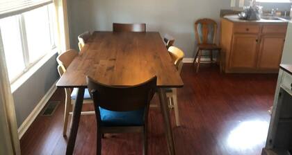 3 Bedroom Home | 15 minutes to Downtown