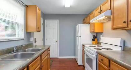 3 Bedroom Home | 15 minutes to Downtown
