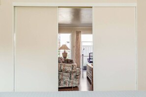 2 Schlafzimmer, Schreibtisch, Bügeleisen/Bügelbrett, kostenloses WLAN